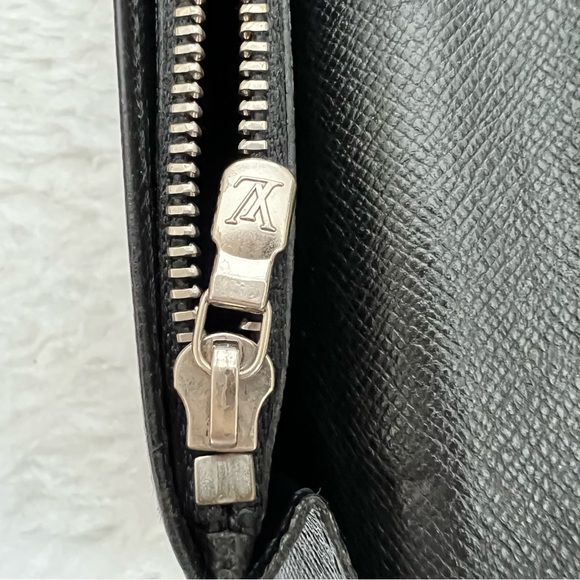 Louis Vuitton Portefeuille Taiga M32572 Black Leather SP4182 Unisex Long Wallet - Picture 9 of 16